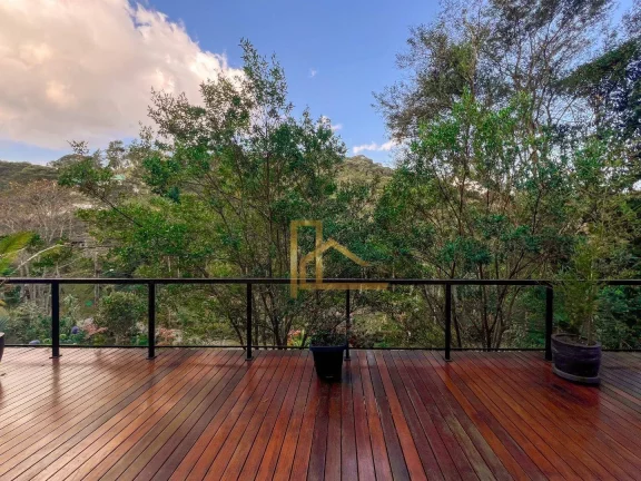 Imagem Casa Linear no Green Valley – 4 Suítes, Semi Porteira Fechada, Vista Deslumbrante e Sofisticação em Teresópolis
