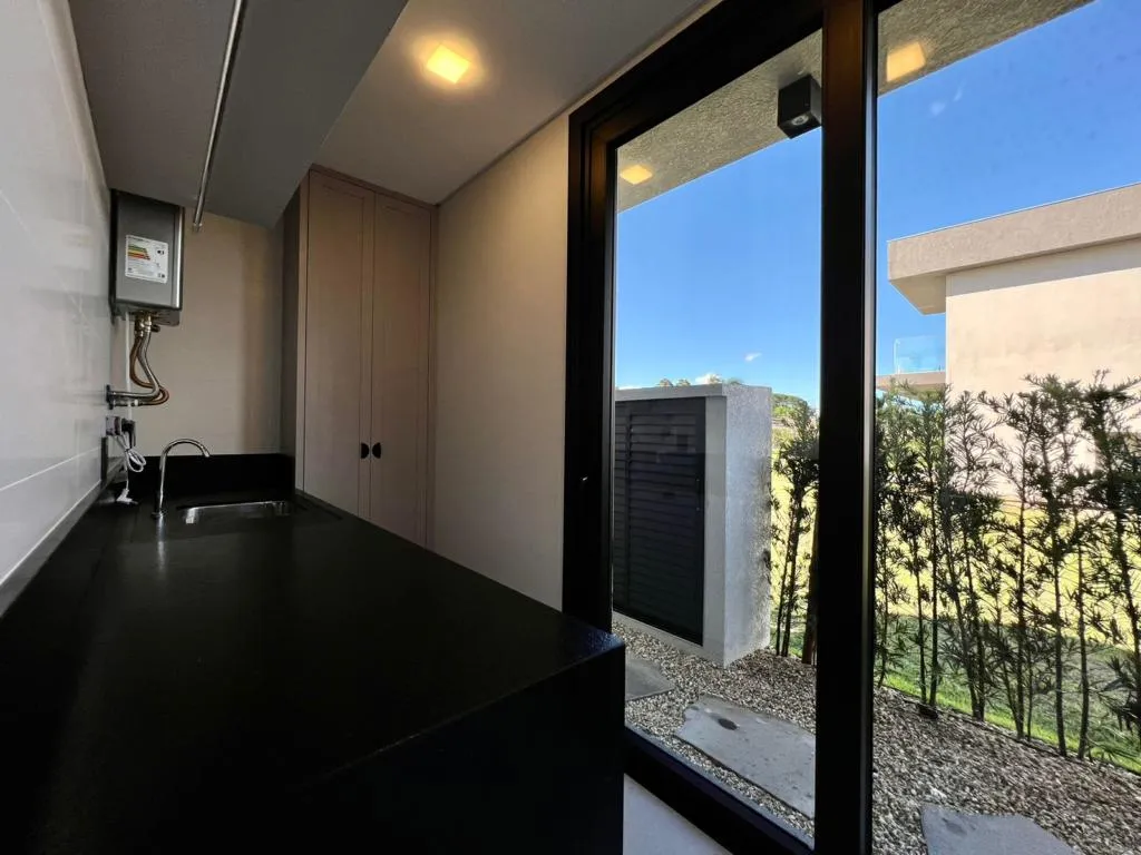 Imagem Casa em Condominio 4 Dormitórios - Bairro --