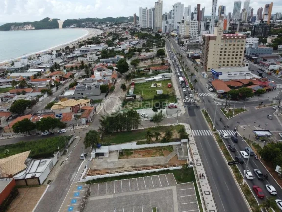 Imagem Terreno comercial à venda ou locação em Ponta Negra - 585m² de visibilidade e localização estratégica - a Av. Eng. Roberto Freire.