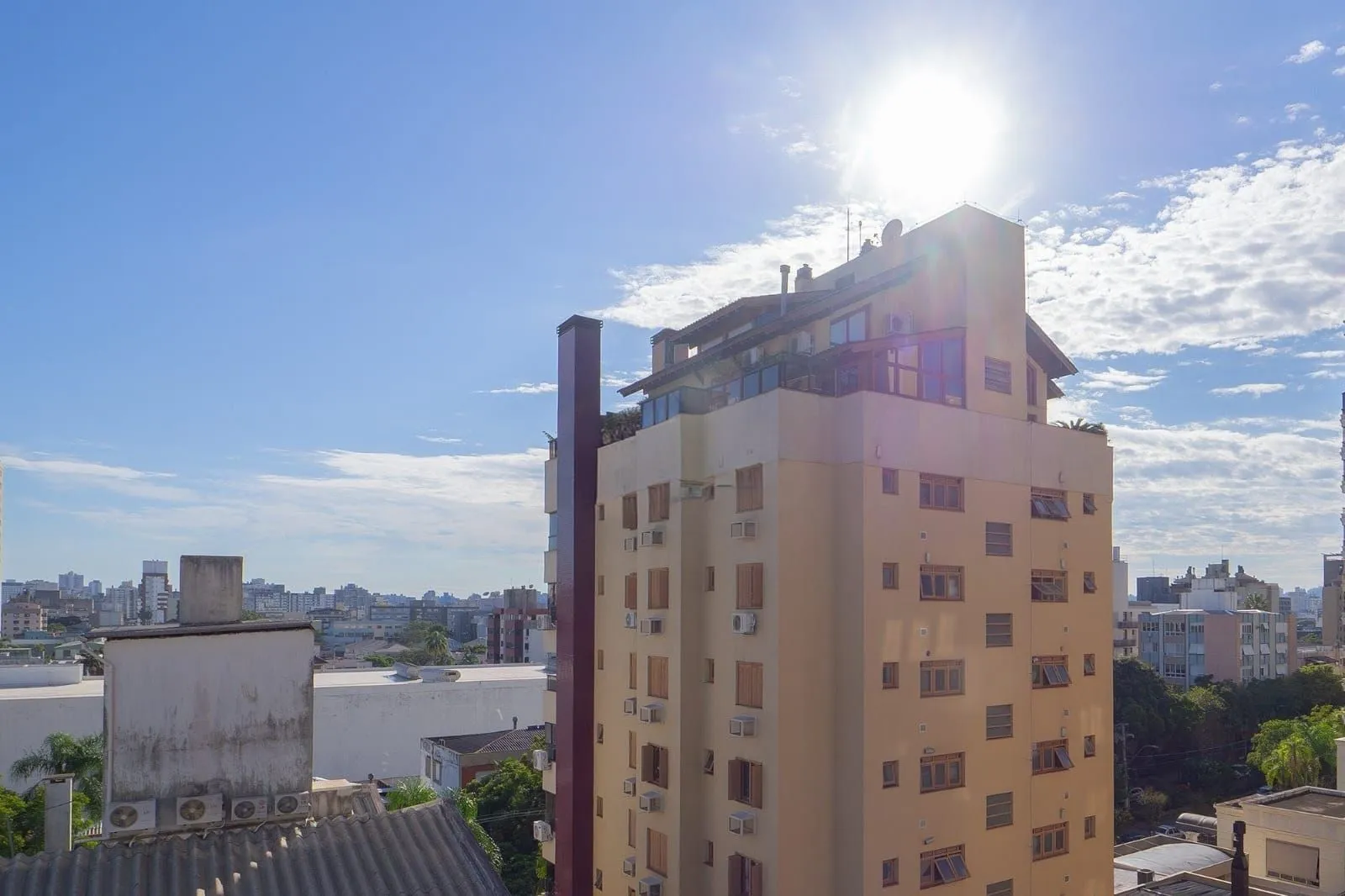 Imagem Aparatamento com 3 dormitórios, no bairro Menino Deus, Porto Alegre