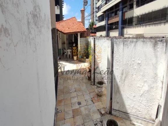 Imagem Casa à Venda no Bairro 13 de Julho, Aracaju-SE - 280 m², 4 quartos, 3 suítes, 3 salas, 5 banheiros e 3 vagas!