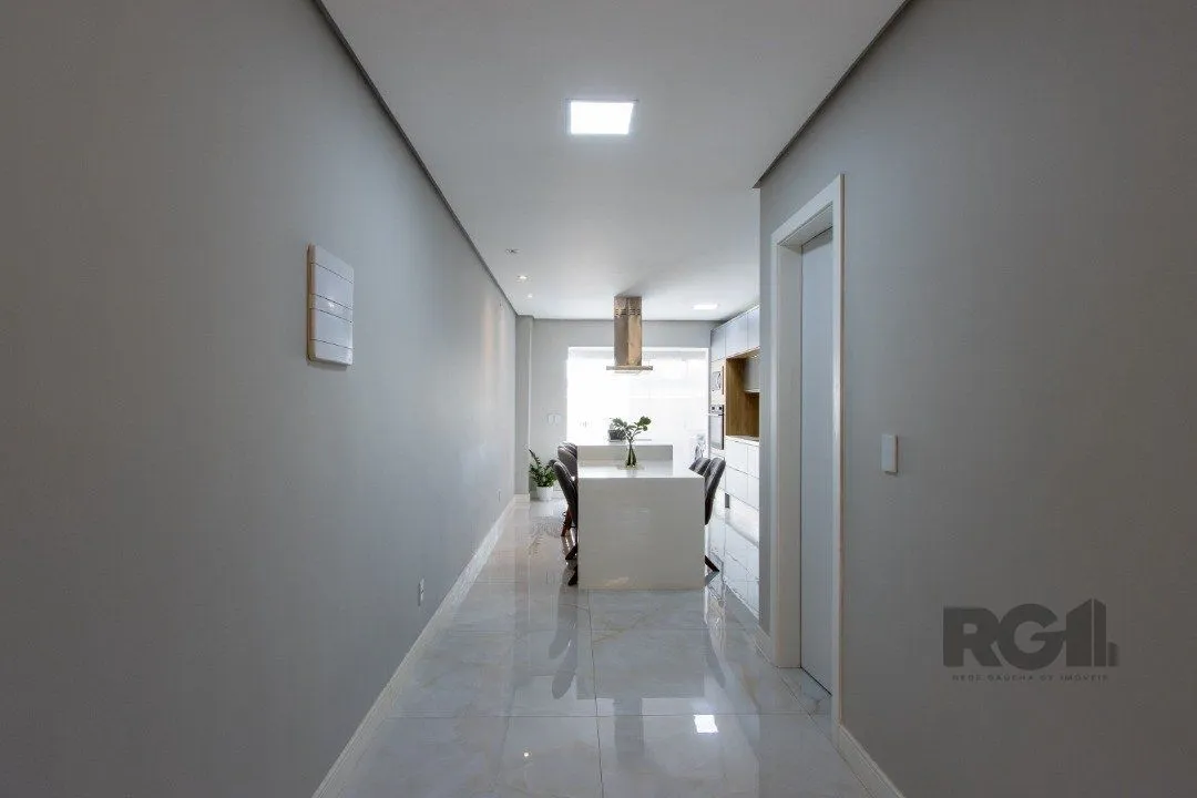 Imagem Sobrado com dois andares e área de terraço,