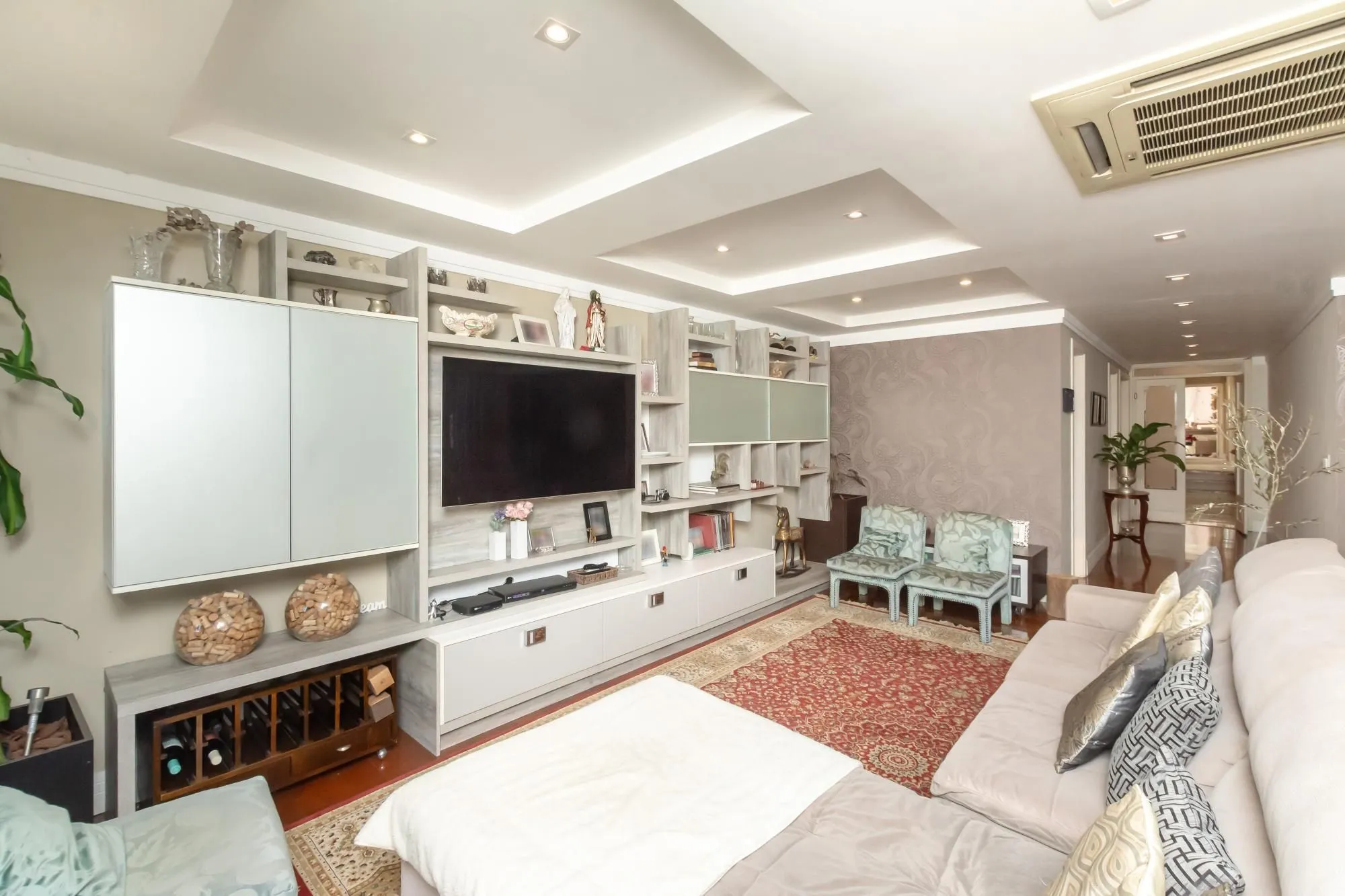 Imagem VENDA AMPLO APARTAMENTO RUA CALMA