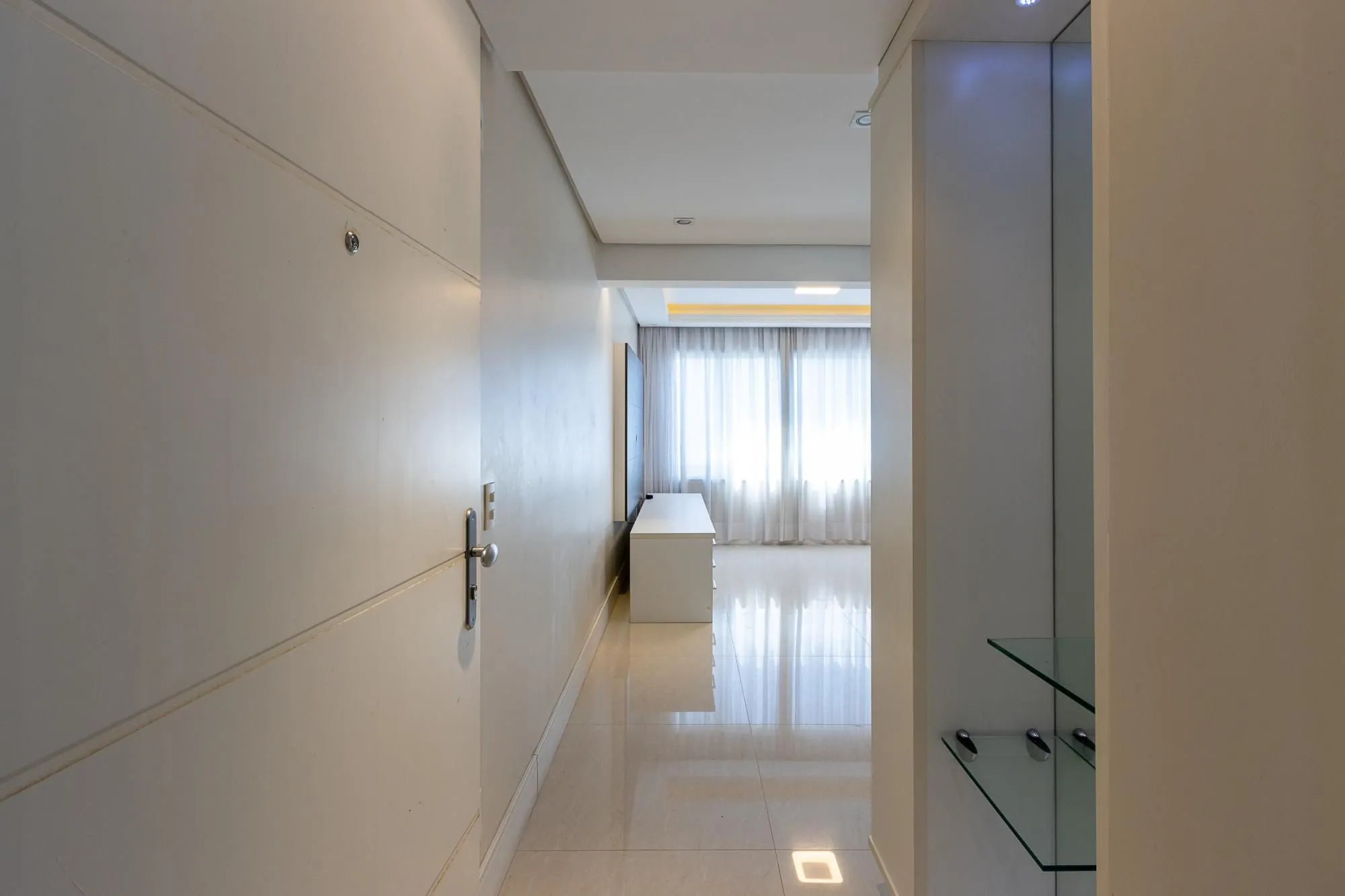 Imagem Apartamento de 3 dormitórios, 1 suíte e 2 vagas escrituradas no bairro Tristeza.