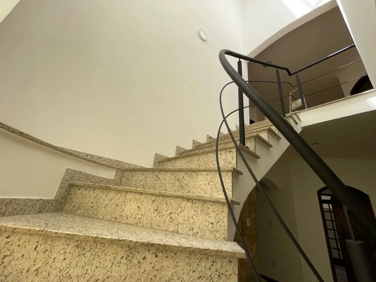 Imagem Casa para locação em Sorocaba-SP, Jardim Pagliato: 4 quartos, 2 suítes, 3 salas, 5 banheiros, 4 vagas, 460m²!