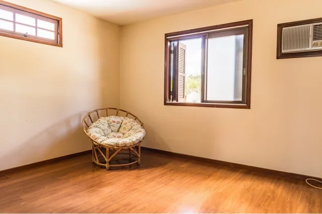 Imagem Casa para venda no bairro Guarujá em Porto Alegre
