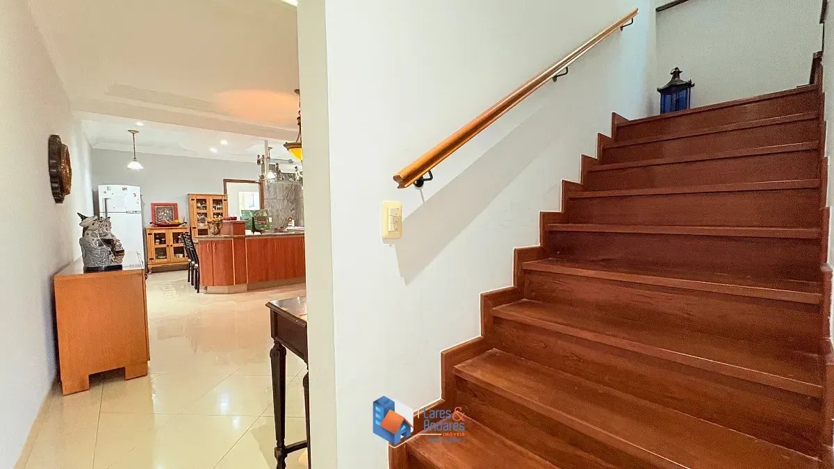 Imagem Sobrado para venda em Jardim Regina com 4 quartos, sendo 1 suíte, 277m²