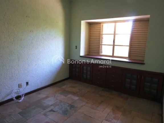 Imagem Linda casa à venda em condomínio fechado na região nobre de Sousas, a casa compõe:
4 quartos tod...