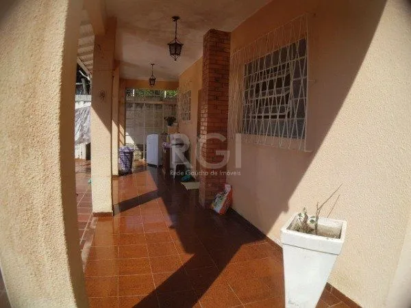 Imagem Casa para Venda - 252m², 3 dormitórios, 2 vagas - Belém Novo