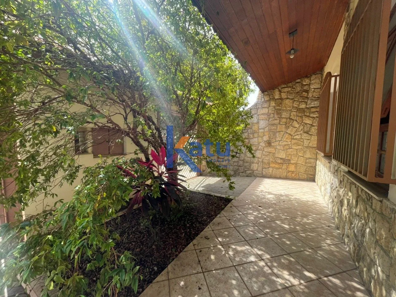 Imagem CASA TÉRREA PARA VENDA NO VILA RAMI - JUNDIAÍ/SP

A residência possui 183 m² de área construíd...