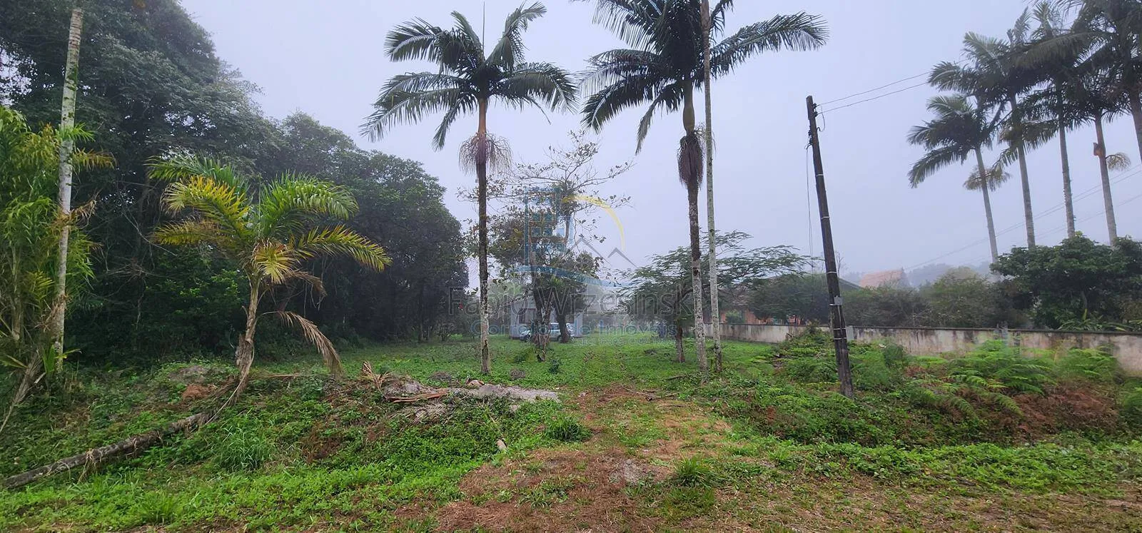 Imagem Vendo Terreno com casa de madeira Praia do Erwino