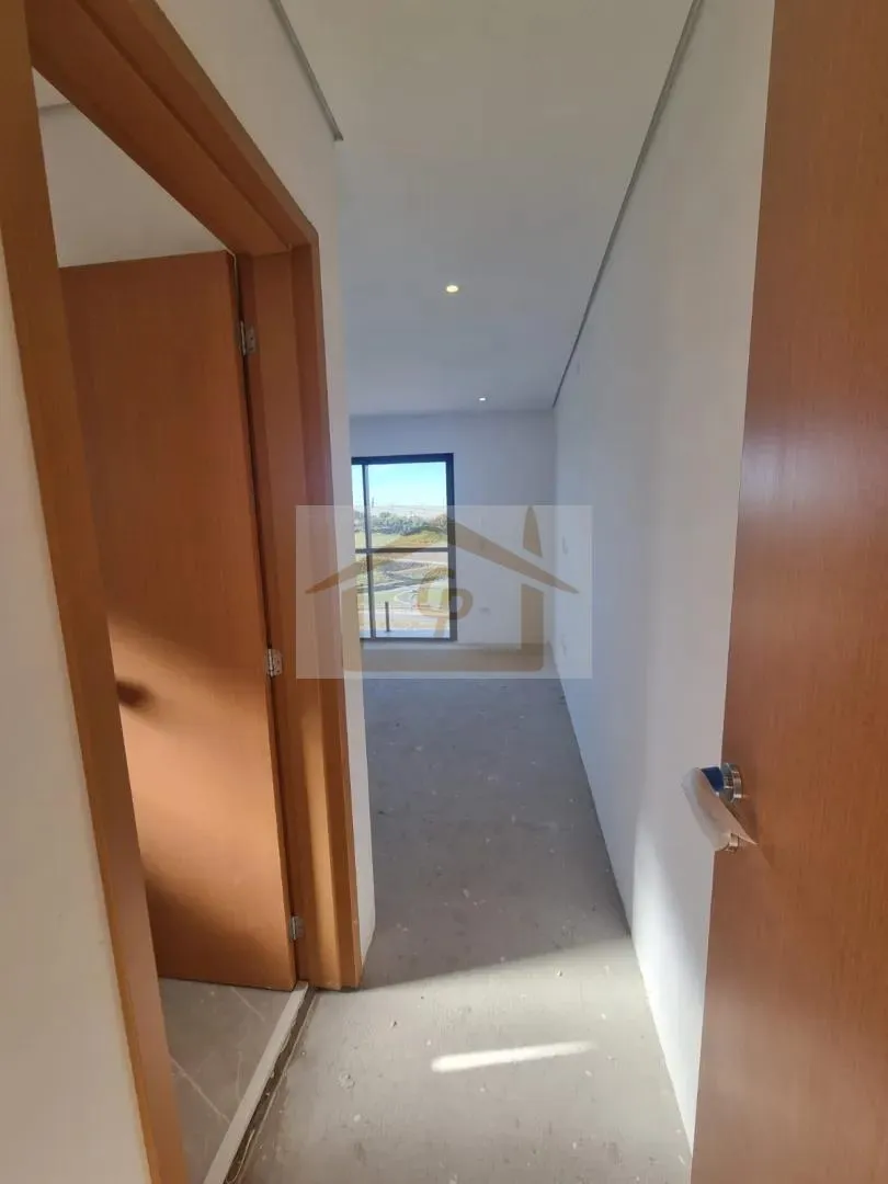 Imagem Casa com 3 quartos (um suíte), 3 vagas. Novidade na Granja Viana!