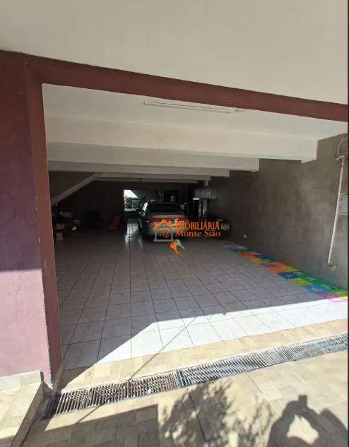 Imagem Sobrado com 3 dormitórios à venda, 300 m² por R$ 850.000,00 - Jardim Rosana - Guarulhos/SP