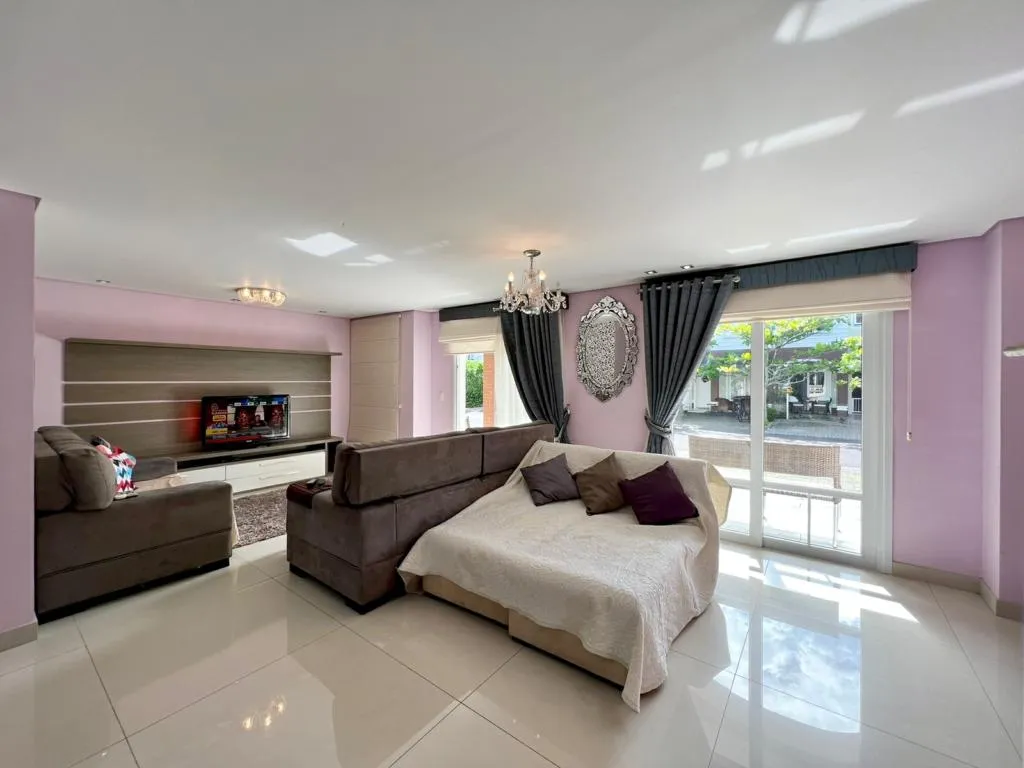 Imagem Casa em Condominio 5 Dormitórios - Bairro --
