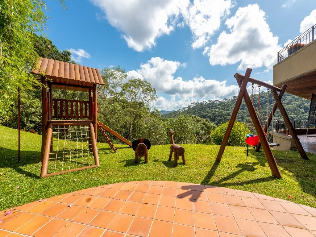Imagem Casa de luxo em condomínio à venda em Campos do Jordão - 5 quartos, 5 suítes, 5 banheiros, 4 vagas, 900m².