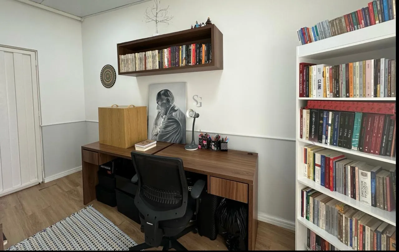 Imagem Casa à venda em região privilegiada, perfeita para quem busca um lar aconchegante e espaçoso para sua família