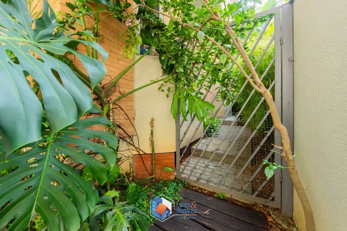 Imagem Casa no condomínio Solar dos Manacás para venda com 5 quartos, sendo 5 suítes, 428m²