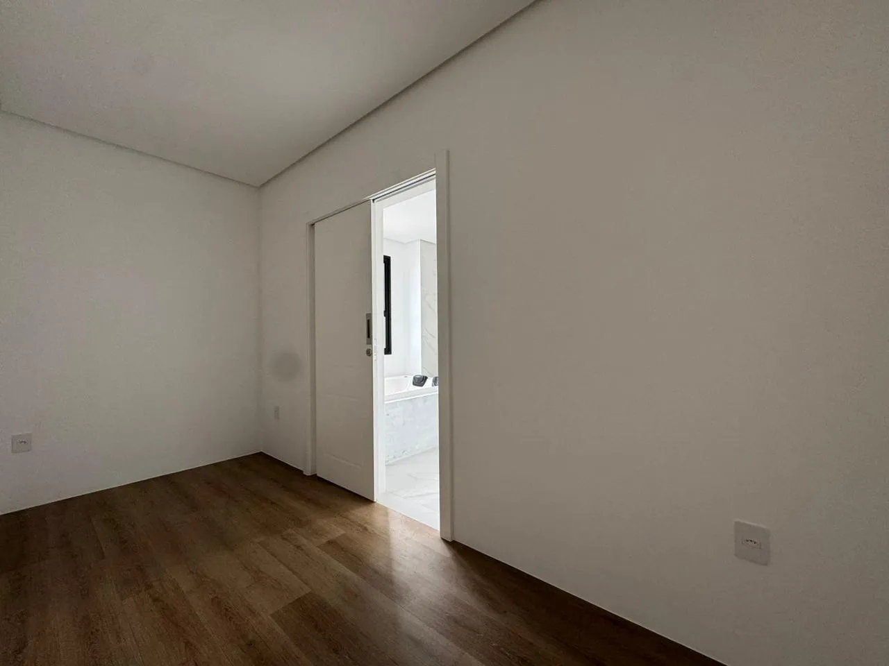 Imagem Apartamento com vista para o mar à venda com 210m2 por R$ 4.400.000,00