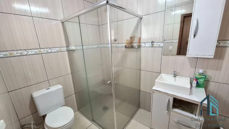 Imagem (PERMUTA) Imóvel comercial/residencial, próximo do centro, 05 quartos c/suíte em Flores da Cunha RS