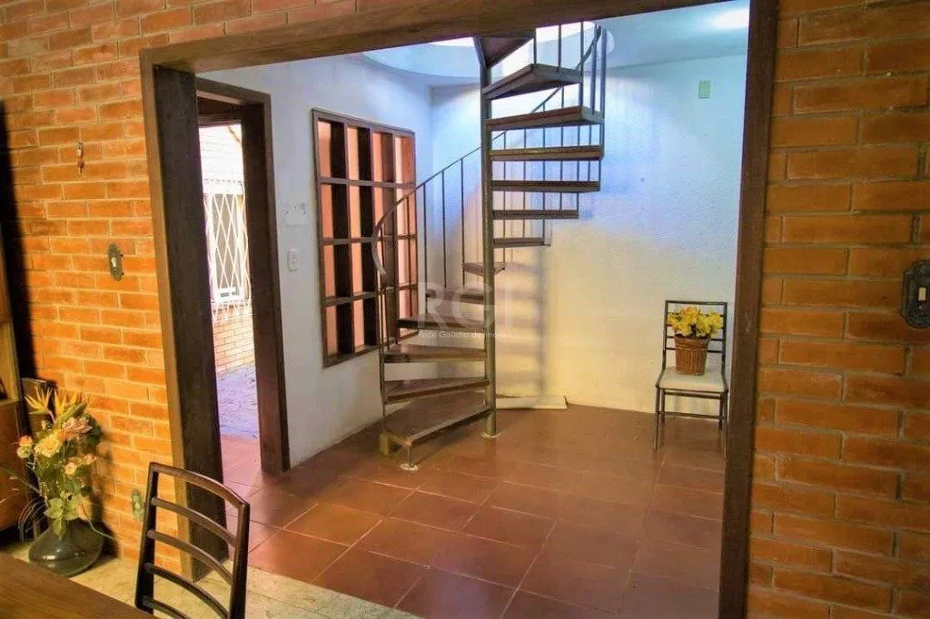 Imagem Casa para Venda - 287m², 3 dormitórios, sendo 2 suites, 4 vagas - Nonoai