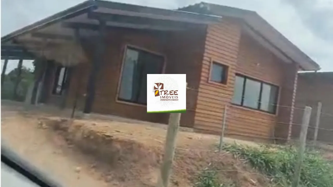 Imagem LOCAÇÃO DE CASA TÉRREA NO OURO FINO, EM SANTA ISABEL/SP, 122m² com 03 quartos, suíte, sala de estar, cozinha, quintal gramado e 04 vagas. CONSULTE-NOS