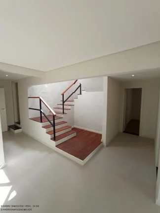 Imagem Casa de Luxo em Condomínio - 5 Quartos, 5 Suítes, 3 Salas, 3 Banheiros, 5 Vagas de Garagem - Camaçari-BA (Catu de Abrantes)
