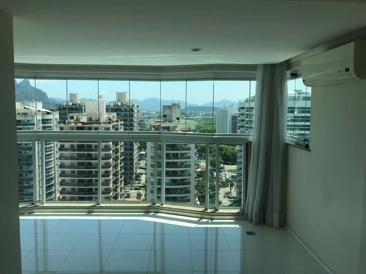 Foto do imóvel Apartamento à venda em Rio de Janeiro/RJ em Avenida Embaixador Abelardo Bueno