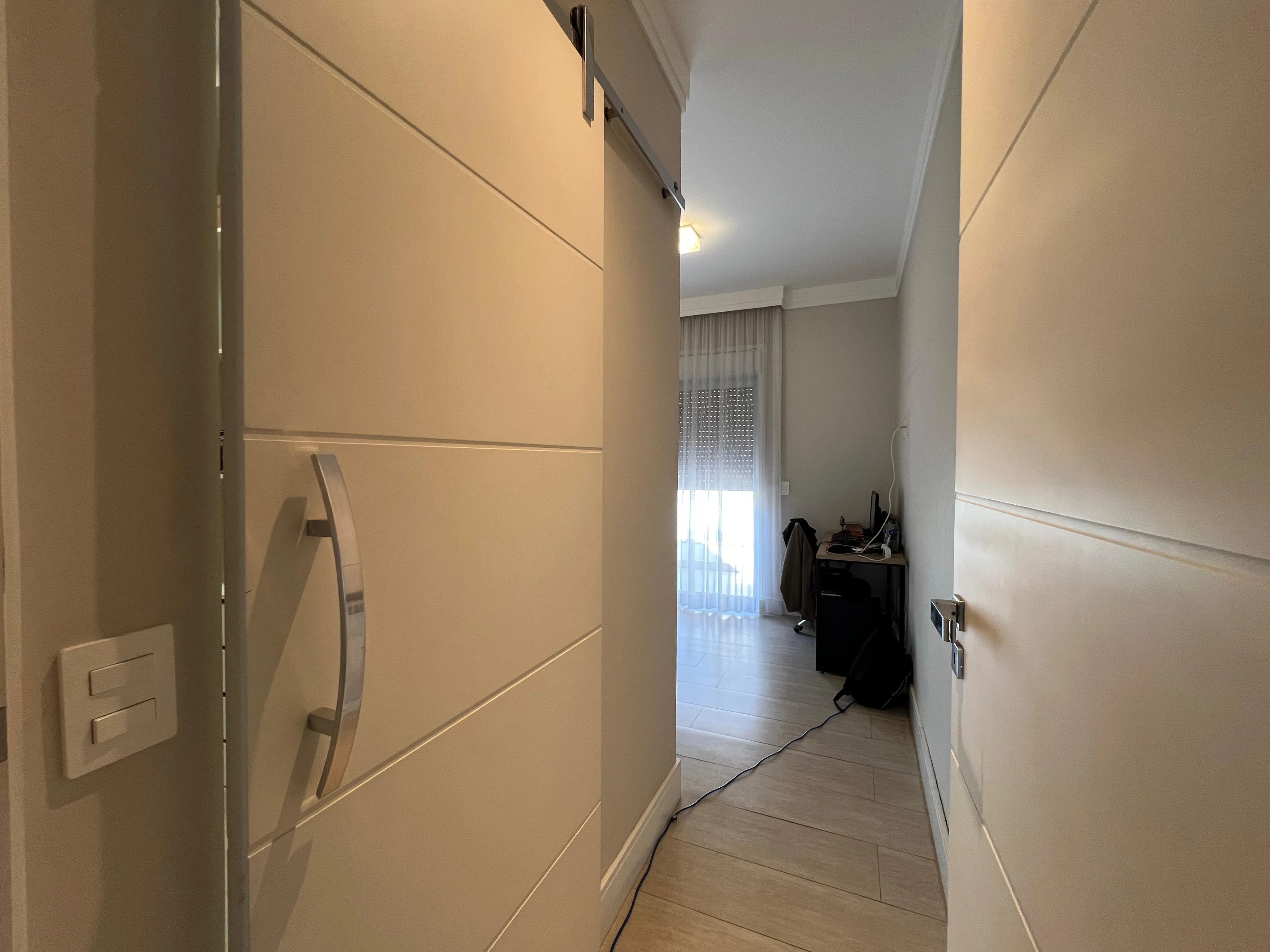 Imagem Luxuosa Casa com 3 Suítes, Piscina e Placas Fotovoltaicas no Condomínio Completo Ibiti Reserva