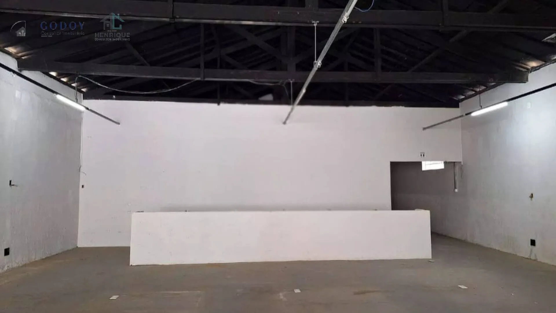 Imagem Ponto Comercial / Galpão para Locação - Pindamonhangaba