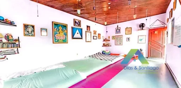 Imagem CERAMICA Casa 211M², 2 dormitórios, 1 suíte 4 vagas ótima localização e valor !!!