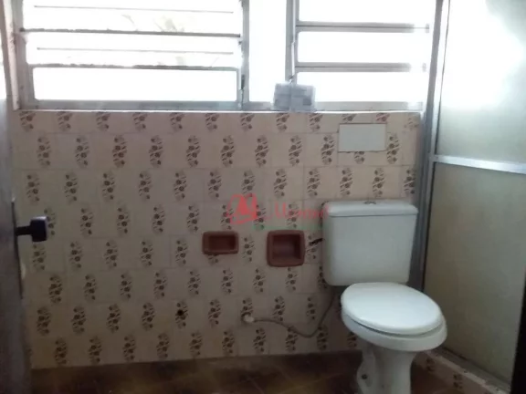 Imagem Na Cidade Baixa, térreo, 3 dormitórios, pátios e 3 vagas.