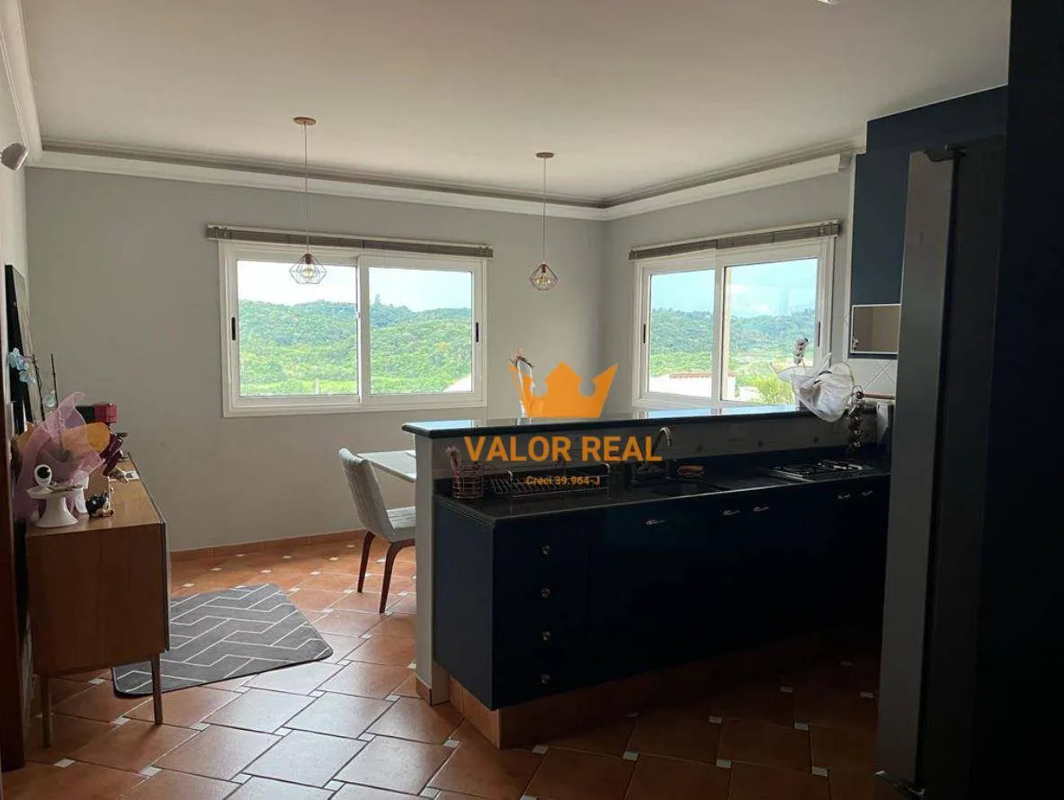 Imagem Casa de noivos em rua tranquila e com segurança. AT 394 m2, 3 Dorm, 2 Suites, Salão de Festas, R$ 790.500