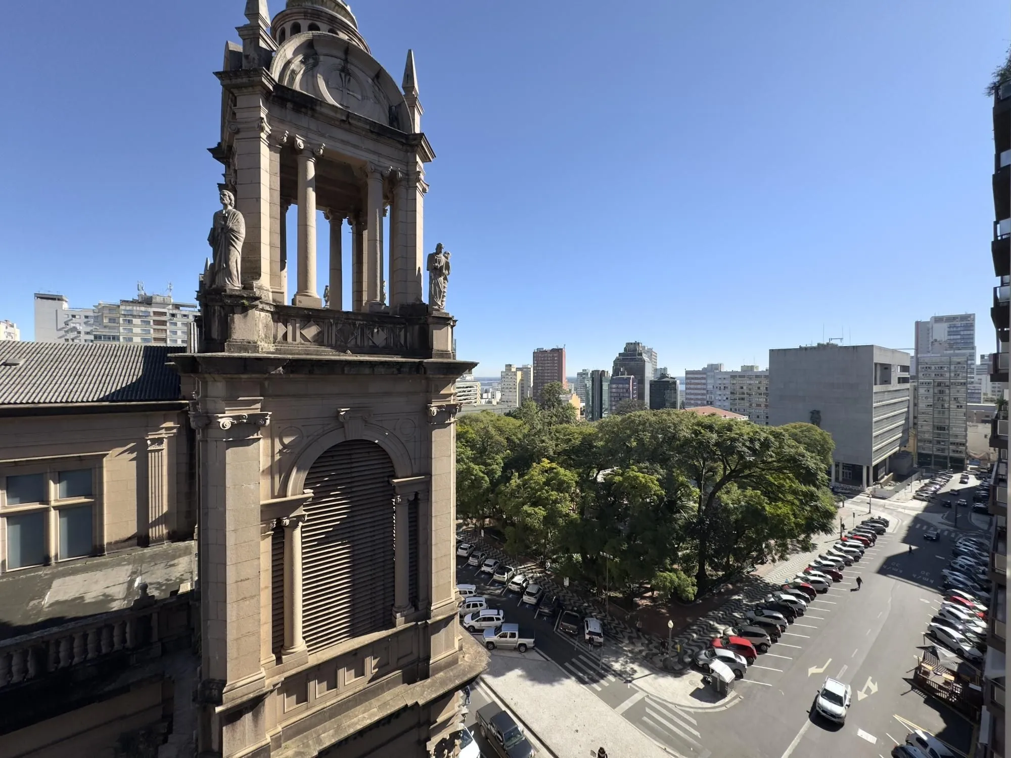 Imagem APARTAMENTO 3 DORMITÓRIOS COM LINDA VISTA DA CATEDRAL NO CENTRO HISTÓRICO