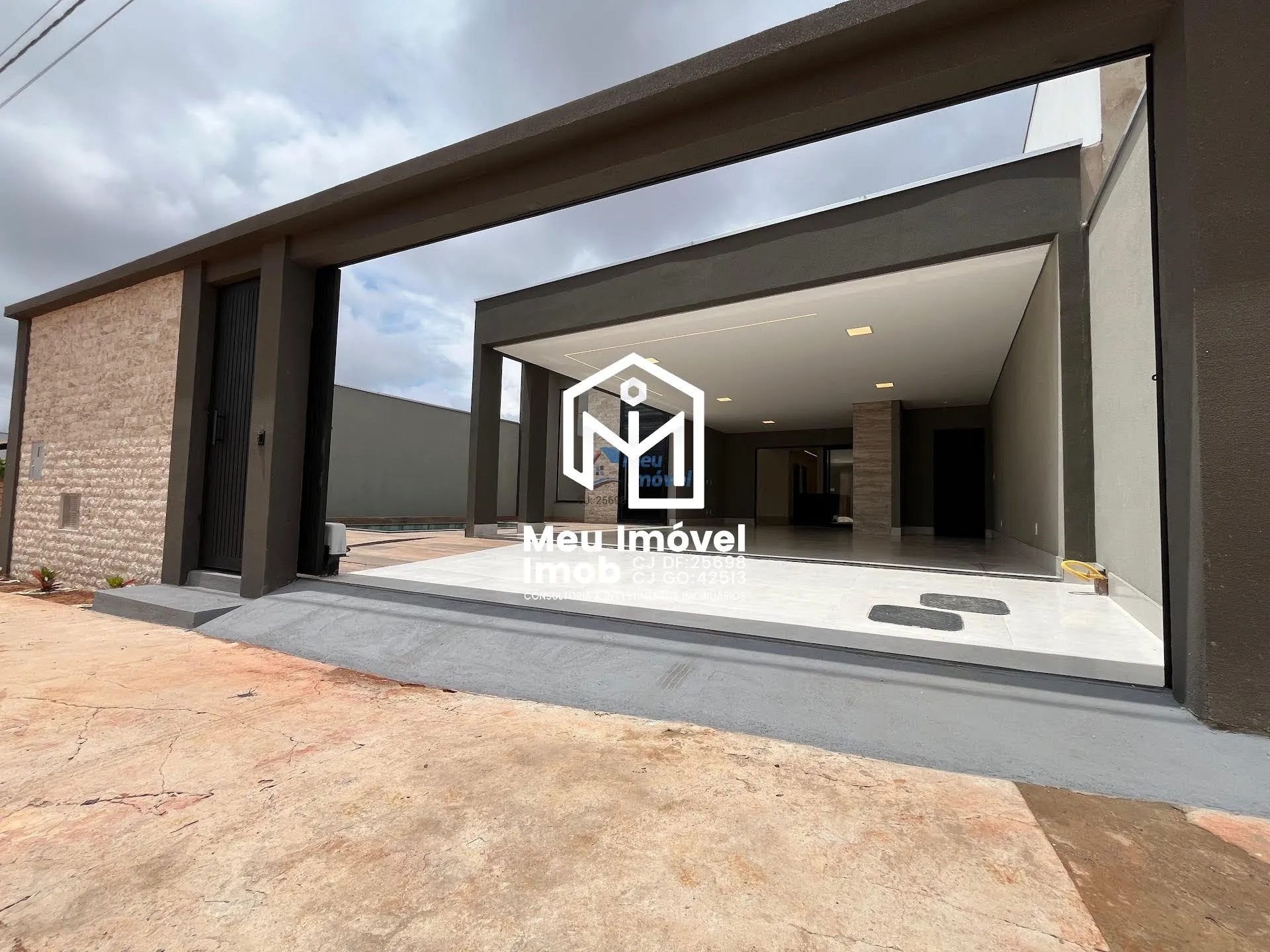 Imagem Casa 4 Quartos 2 Suítes 3 Vagas 250m² Vicente Pires/DF