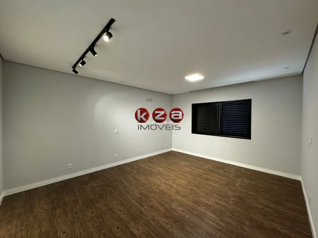 Imagem Casa de luxo para venda e locação em condomínio exclusivo de Valinhos-SP: 4 suítes, 3 salas, 6 banheiros, 4 vagas de garagem, 483m².