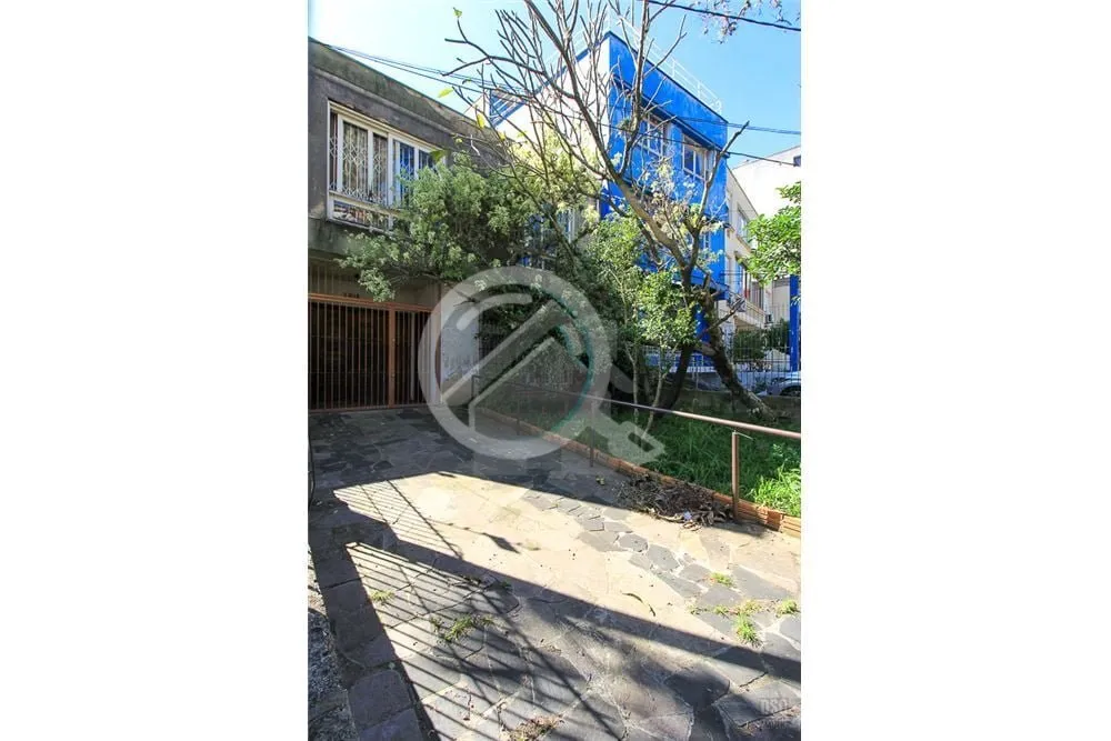 Imagem Sobrado com 262m² em terreno 8,60m x 24,00m na Av Protásio Alves, nas proximidades da Av. Monteneg...