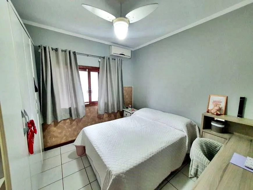 Imagem Casa à venda com 343m² I 5 Dormitórios I 2 suítes I Piscina - em Carianos Florianópolis