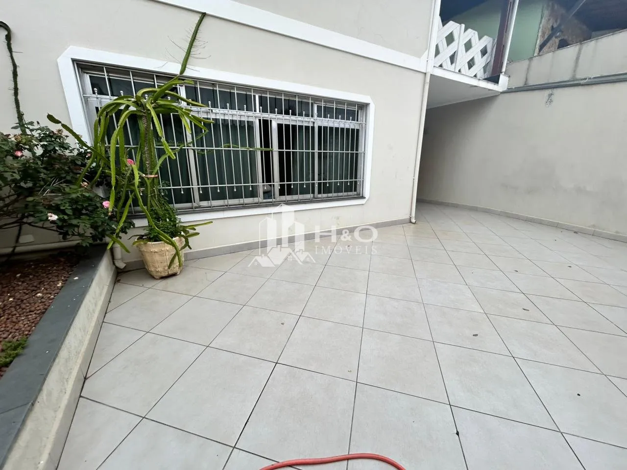 Imagem Sobrado Alto Padrão com 3 Dormitórios, 1 Suíte, 6 Vagas, Quintal Amplo e Espaço Multifuncional - Cidade Líder - R$ 1.500.000