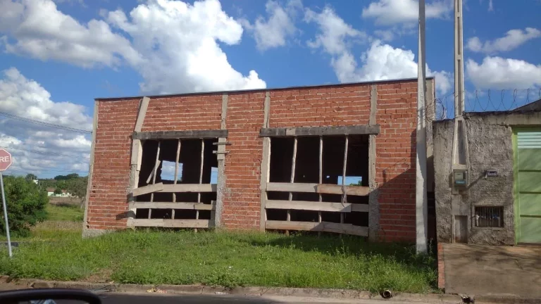 Imagem Excelente oportunidade de imóvel comercial disponível! Este barracão conta com uma sala ampla, pe...