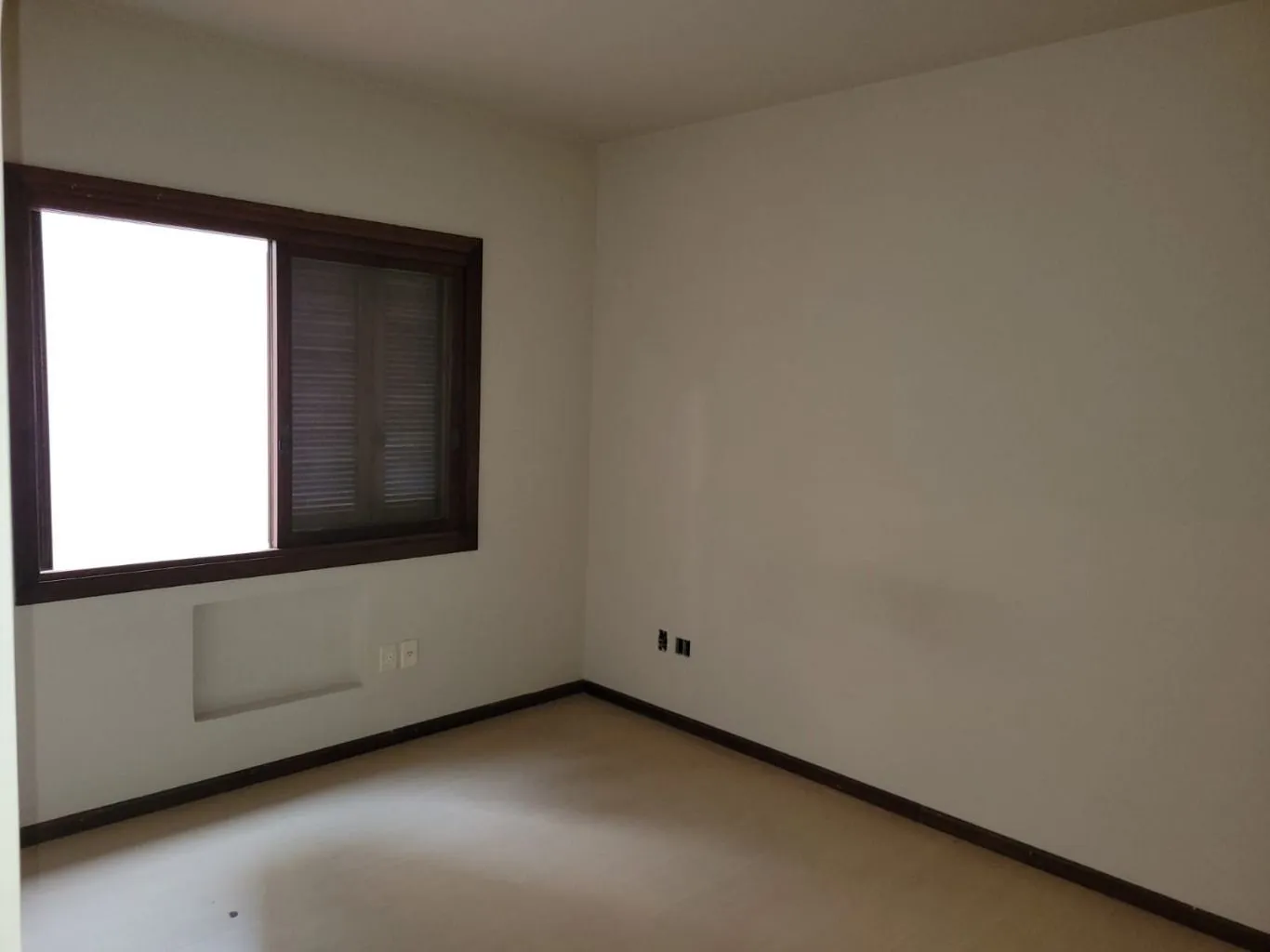 Imagem Apartamento de 3 quartos, suíte e 2 vagas de garagem no bairro Petrópolis em POA