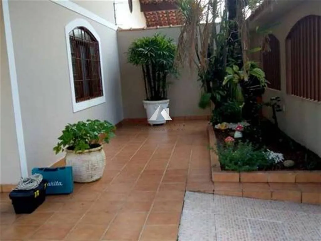 Imagem Casa lado praia a 60 metros do mar, otima localização em Mongaguá