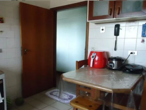Imagem Apto com 122 m2 em. ótima localização, contendo 3 quartos com armários, sendo 1 suíte com box b...
