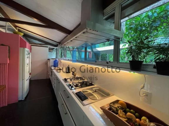 Imagem Casa à venda em condomínio autoral na Granja Viana