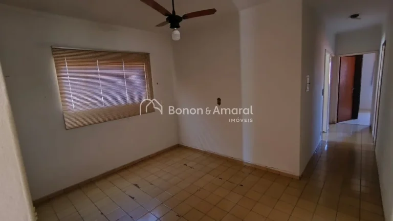 Imagem Casa espaçosa e muito bem localizada em Paulínia, de frente para uma agradável praça, proporcion...