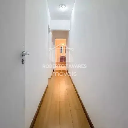 Imagem Imperdível na Saúde! Apartamento mobiliado, decorado e pronto para morar - São 50m² muito bem distribuídos, com 2 quartos, 1 banheiro e 1 vaga de garagem.