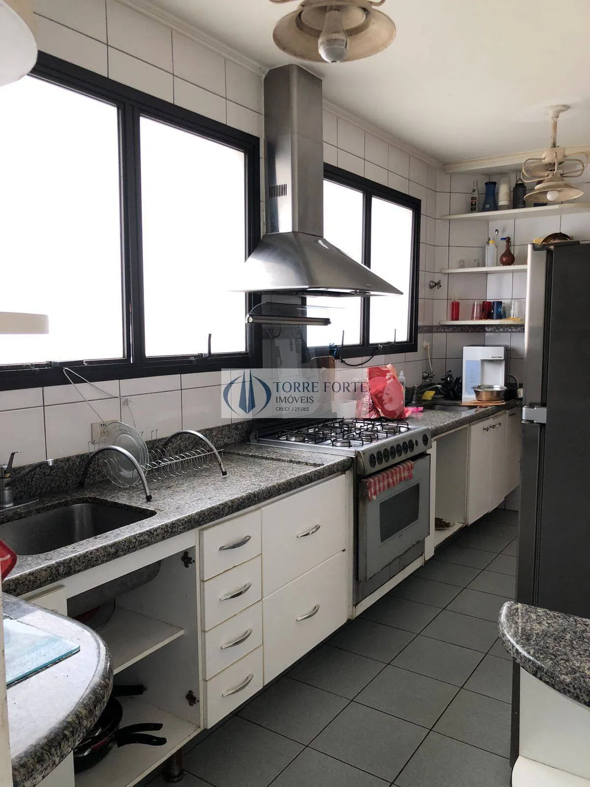 Imagem Excelente apartamento com 270 m², 2 suítes 3 dormitórios 4 vagas de garagem