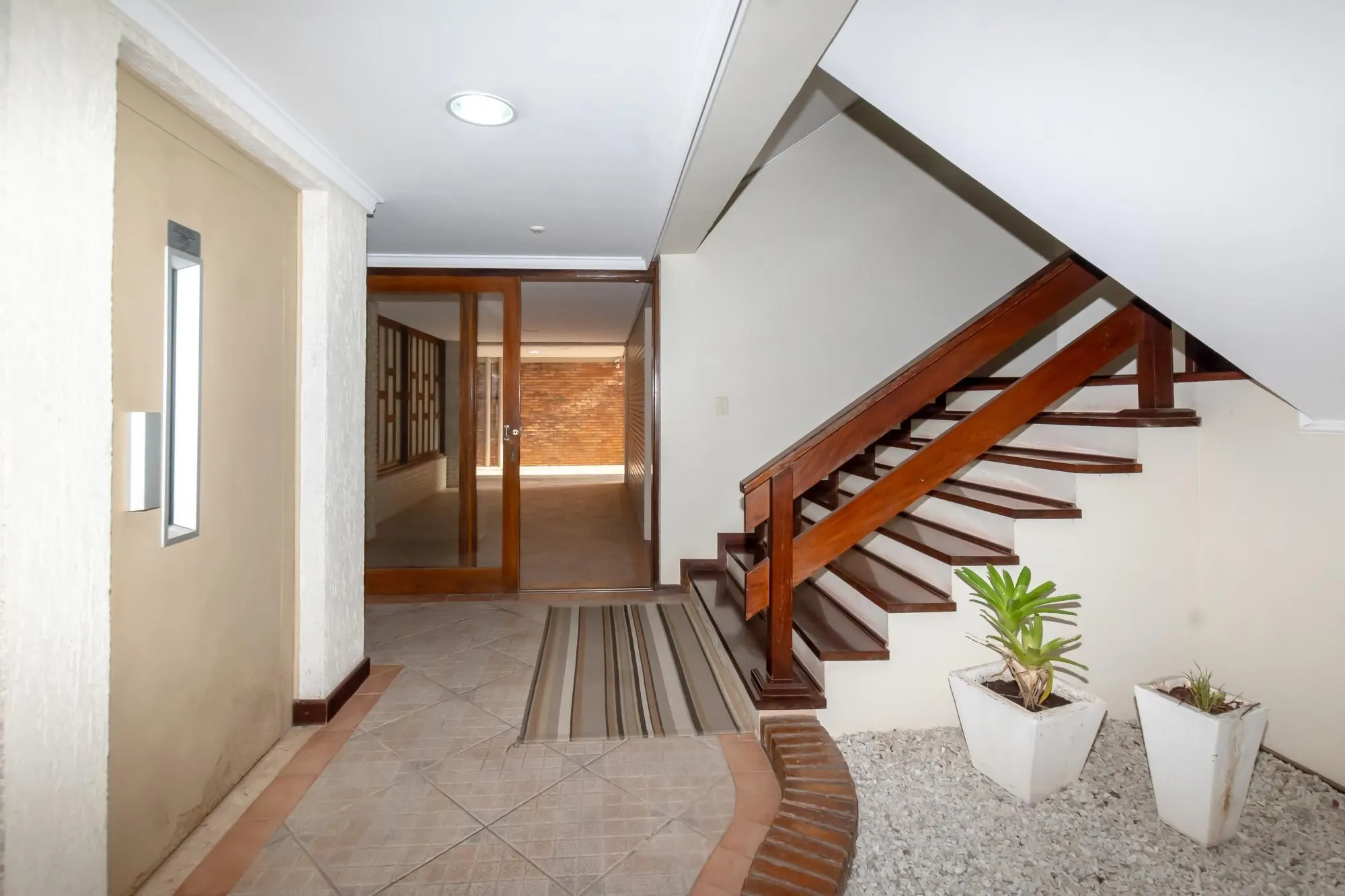 Imagem VENDA AMPLO APARTAMENTO RUA CALMA