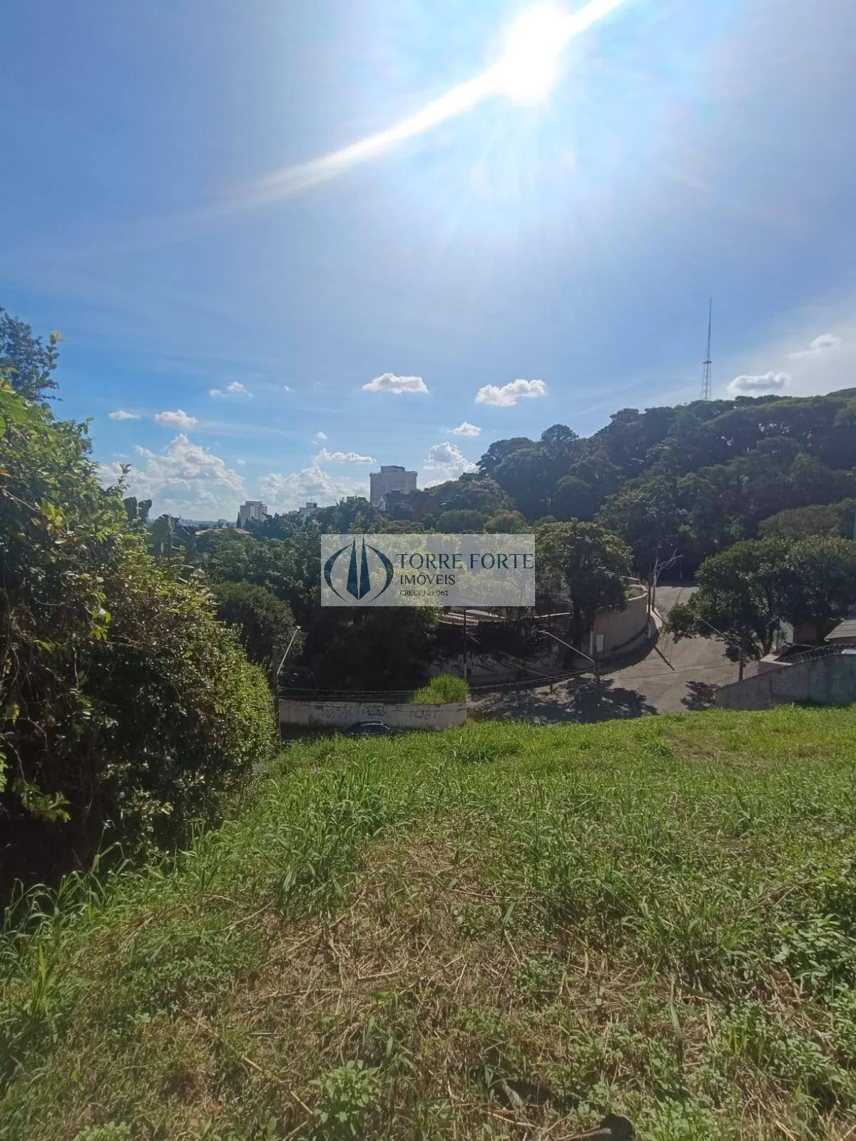 Imagem Ótimo terreno com 560 m² no Alto de Pinheiros, pronto para construir.