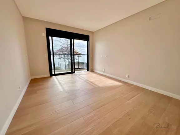 Imagem Condomínio frente mar, pé na areia e com saída para Jet Sky. Apresentamos este incrível apartame...