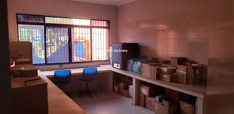 Imagem Casa Comercial para Locação: 8 salas, 2 banheiros, 4 vagas de garagem, 500m² na melhor localização do Campo Limpo, São Paulo-SP.